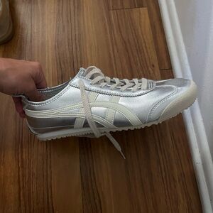 NWT asics onitsuka tiger Mexico 66